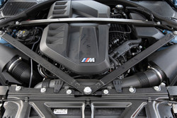 Motor je v osnovi enak kot v M3/M4, a s 15 kW (20 KM) manj moči.