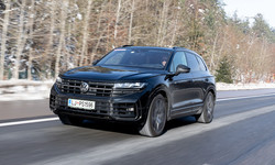 Novodobni nomad: TEST IN OCENA: Volkswagen touareg R 3.0 V6 TSI e-hybrid