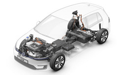 Litij-ionske baterije (264 celic) so nameščene v dno avtomobila, kar znižuje težišče, v sprednjem delu pa so elektromotor, inverter, upravljalni modul in električna klimatska naprava.