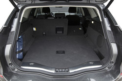 Pravilno oblikovan in lepo obdelan prtljažnik ponuja od 525 do 1.630 litrov prostora.