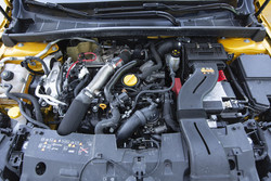 1,8-litrski turbo v različici trophy razvije 220 kW (300 KM) moči in 400 Nm navora.