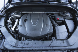 Turbodizelski motor z oznako D4 in 140 kW (190 KM) se zlahka zadovolji z manj kot sedmimi litri.
