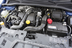 Zmogljiv turbodizel zlahka porabi manj kot pet litrov.