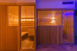 Poleg zunanjih bazenov s Pool Barom si (ob doplačilu) privoščite še wellness s savnami, jacuzziji, masažami in fitnesom.