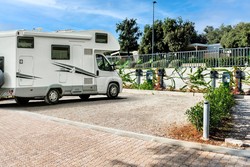 Letos so kot prvi kamp na Hrvaškem uredili 9 e-premium parcel z 22-kW polnilnicami.