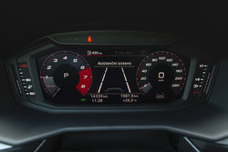 Za barvni zaslon (Audijev virtualni prikazovalnik) namesto klasičnih merilnikov je treba odšteti 200 evrov.