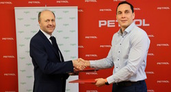 Roman Bernard, NGEN (levo), in Marko Ninčević, član uprave Petrola, odgovoren za energetsko tranzicijo in oskrbovalno verigo