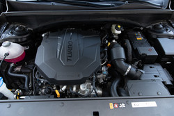 Turbodizelski motor z močjo 142 kW (194 KM) in navorom 440 Nm zahteva okoli osem litrov goriva na sto kilometrov.