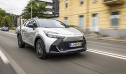 Tekmecem je lahko za vzor: TEST IN OCENA: Toyota C-HR 2.0 PHEV GR sport premiere
