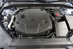 Oznaka D5 pomeni dvolitrski štirivaljni turbodizel s 173 kW (235 KM). V kombinaciji z njim je štirikolesni pogon serijski.
