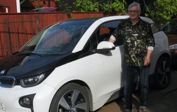 Leif Carlsson s Švedske z modelom i3 range extender beleži porabo elektrike 13,5 kWh ter 0,6 l/100 km bencina z izpustom CO2 13 g/km. 