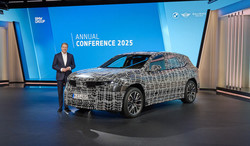 Bavarska revolucija: Novi BMW iX3 bo razkrit septembra, do leta 2027 bo sledilo več kot 40 novosti