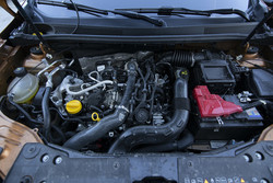 Turbobencinar, ki ga je Renault razvil v sodelovanju z Daimlerjem in v tej izvedbi razvije 96 kilovatov (130 KM), je prvič na voljo s štirikolesnim pogonom.