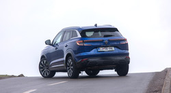 Spomin na prvega koleosa je danes na srečo že zbledel, tudi po zaslugi privlačnega oblikovanja sodobnih renaultov, ki ga zdaj ponosno zastopa austral.