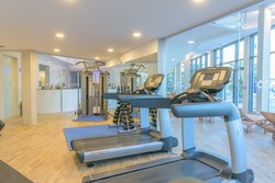 Poleg zunanjih bazenov s Pool Barom si (ob doplačilu) privoščite še wellness s savnami, jacuzziji, masažami in fitnesom.