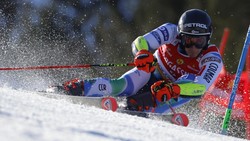 Poleg italijanske, francoske in drugih alpskih reprezentanc Colmar oblači tudi naše smučarje.