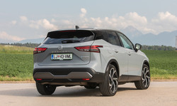 Testni qashqai je postregel z dobrimi voznimi lastnostmi tudi zaradi vzmetenja multilink, ki je v kombinaciji z 20-palčnimi platišči na voljo za 500 evrov doplačila.