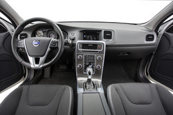 Pet let na trgu se V60 že precej pozna, zlasti če kabino primerjamo z novo generacijo modelov, kot sta XC90 ter S90.