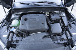 Turbodizelski motor D3 s 110 kW (150 KM) se zadovolji s šestimi do sedmimi litri goriva.