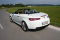 Ob minimalni prenovi alfa spider ni izgubila prav nič svojega čara. Po zunanjosti še vedno spada med najlepše avtomobile na cesti.