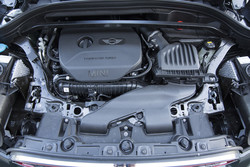 Najzmogljivejši motor v ponudbi se kljub 170 kW (231 KM) zadovolji z okoli sedmimi litri bencina.