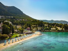 Hotel Astarea v slikovitem zalivu Mlini, le 10 km od Dubrovnika.