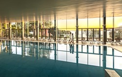 Nov center Wellness & Spa pa razvaja s finsko in turško savno, notranjim bazenom ter sredozemskimi masažami. 