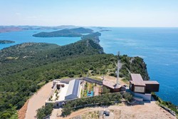 Nad klifi Telašćice obiščite tudi novi Center za obiskovalce Grpašćak. 