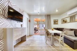 Najbolj imenitne hiške so Glamping (Family) de Lux z odlično opremljeno teraso.