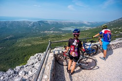 Najvišja izmed 10 kolesarskih poti se vzpne 950 m nad morje.
