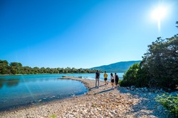 Na www.visitlosinj.hr (zavihek Outdoor – Hike & Bike Lošinj) je nova digitalna predstavitev 16 kolesarskih in 18 pešpoti, ki vključuje zemljevide, podrobne opise s fotografijami in GPX-datoteke vsake poti.