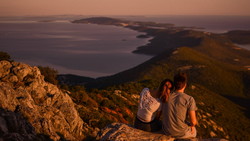 Za panoramski razgled se vzpnite na razgledišče Providenca.